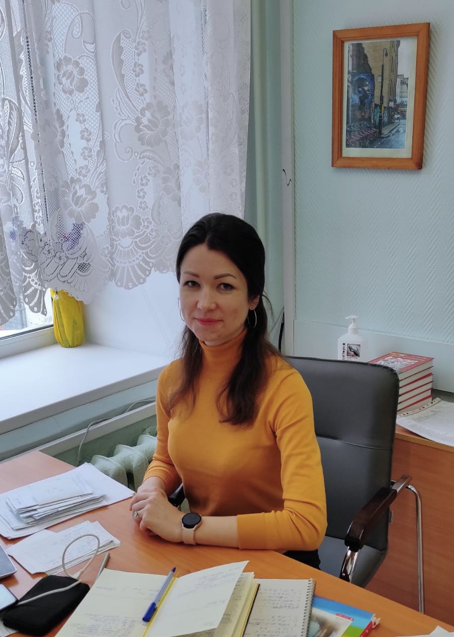 Руководитель городского методического объединения "Иностранный язык" - учитель английского языка муниципального автономного общеобразовательного учреждения "Средняя общеобразовательная школа №4" Жбанова Анна Юрьевна