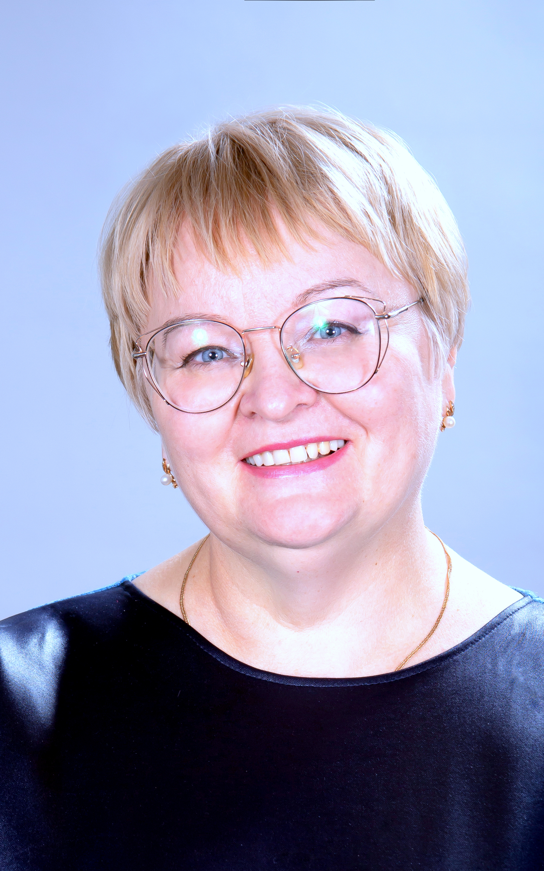 Руководитель городского методического объединения "Биология" - учитель биологии и экологии муниципального автономного общеобразовательного учреждения "Средняя общеобразовательная школа №1" - Игнатович Светлана Александровна