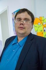 Руководитель городского методического объединения "История" - учитель истории и обществознания муниципального автономного общеобразовательного учреждения "Средняя общеобразовательная школа №4" - Радченко Андрей Геннадьевич